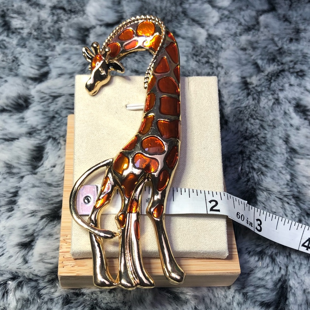 Giraffe pin - Picture 2 of 4